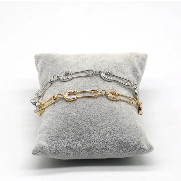 Gold or sliver paper clip diamond bracelet - Picture 10 of 10